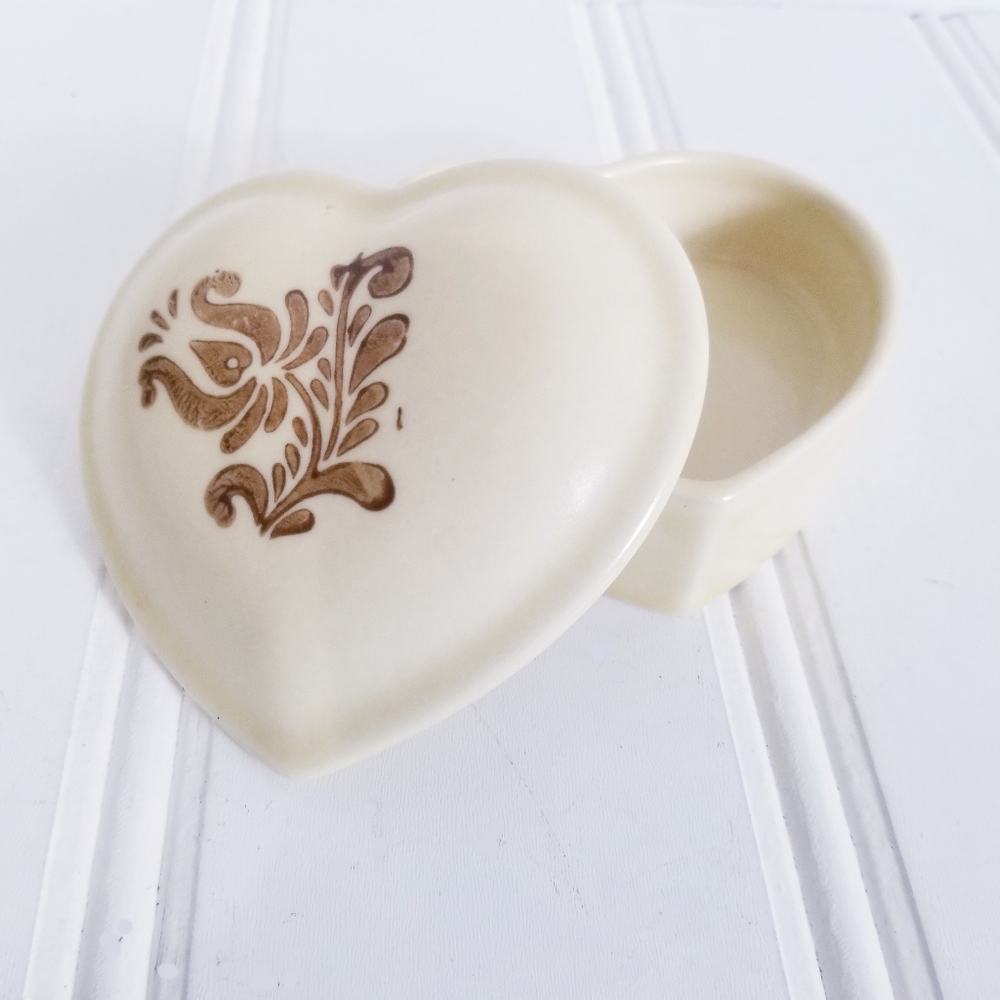 Heart Shaped Ceramic Trinket Box with Lid Jewelry Ring Holder Vanity Decor Gift